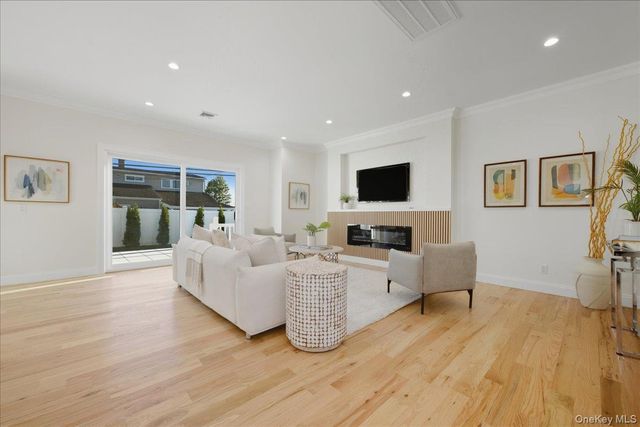 2 Jupiter Lane, Levittown, NY 11756