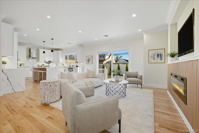 2 Jupiter Lane, Levittown, NY 11756