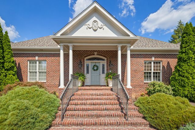 48 Ave of Champions, Nicholasville, KY 40356