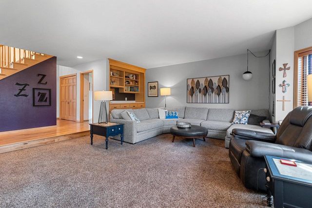 509 Wild Oak DRIVE, Manitowoc, WI 54220