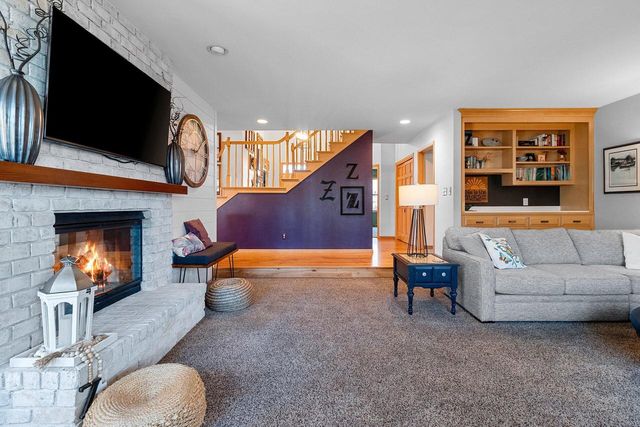 509 Wild Oak DRIVE, Manitowoc, WI 54220
