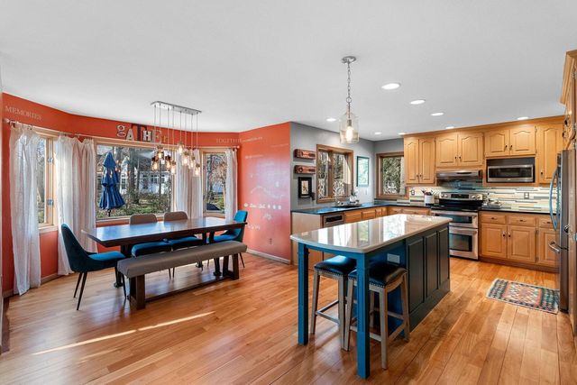 509 Wild Oak DRIVE, Manitowoc, WI 54220
