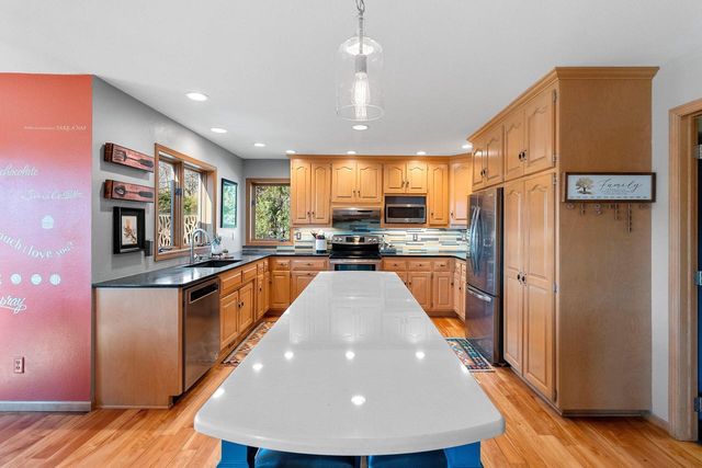 509 Wild Oak DRIVE, Manitowoc, WI 54220