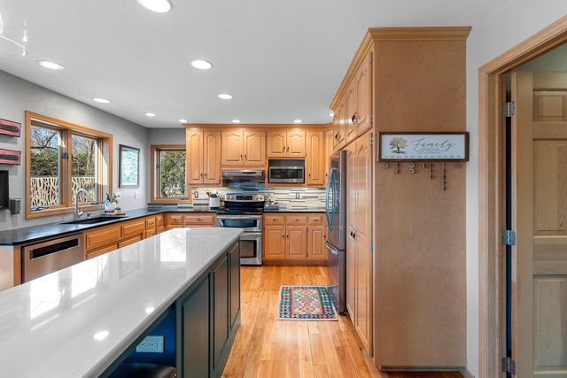 509 Wild Oak DRIVE, Manitowoc, WI 54220