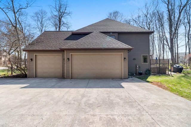 509 Wild Oak DRIVE, Manitowoc, WI 54220