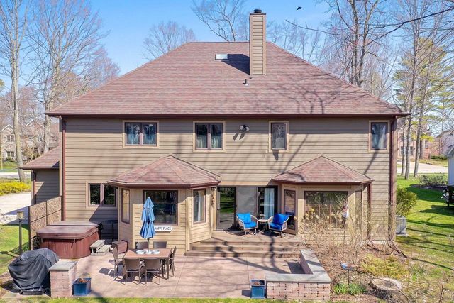 509 Wild Oak DRIVE, Manitowoc, WI 54220