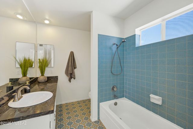 5617 N Camino Del Sol, Tucson, AZ 85718