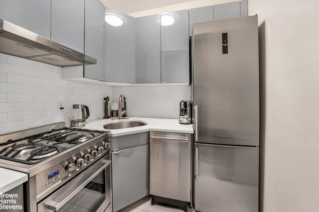 321 E 48th St Apt 1L, New York City, NY 10017