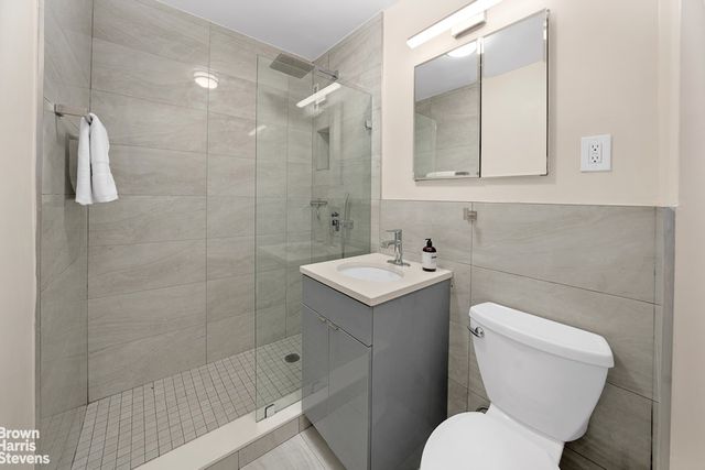 321 E 48th St Apt 1L, New York City, NY 10017
