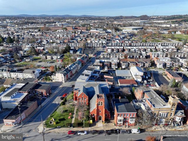 811 E MARKET ST, York, PA 17403