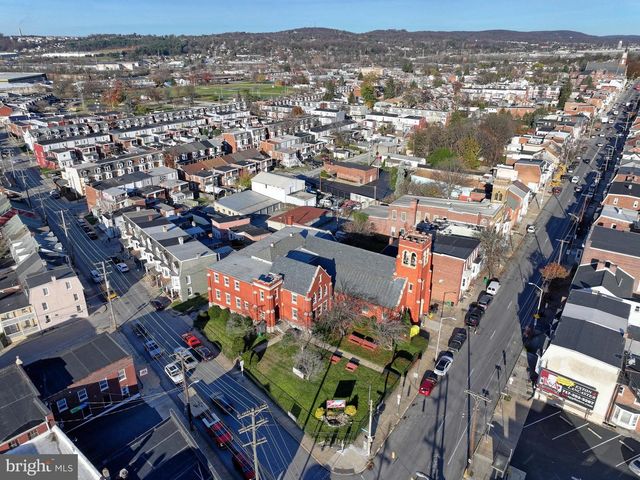 811 E MARKET ST, York, PA 17403