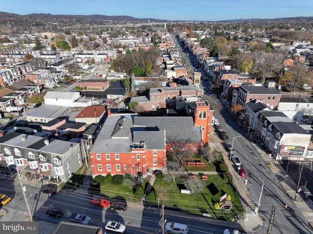 811 E MARKET ST, York, PA 17403