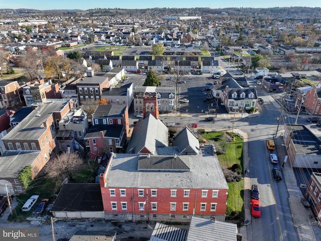 811 E MARKET ST, York, PA 17403