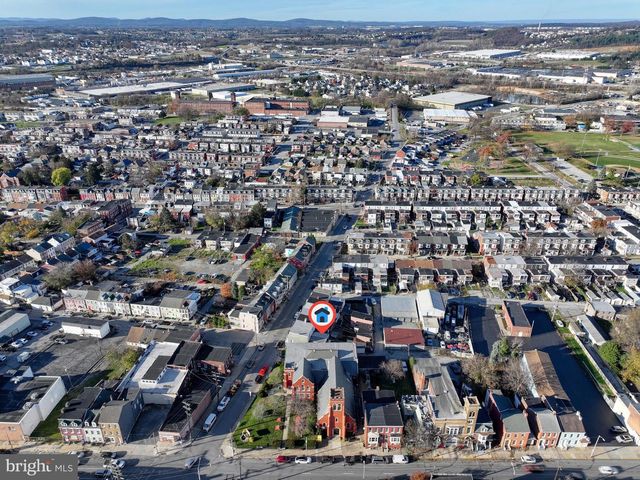 811 E MARKET ST, York, PA 17403