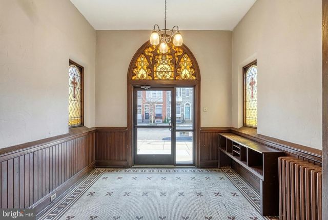 811 E MARKET ST, York, PA 17403