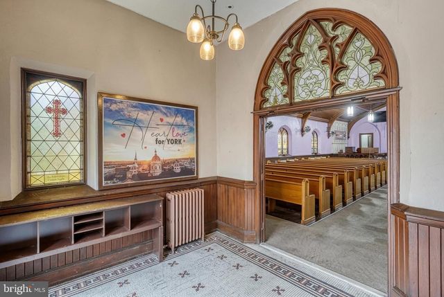 811 E MARKET ST, York, PA 17403