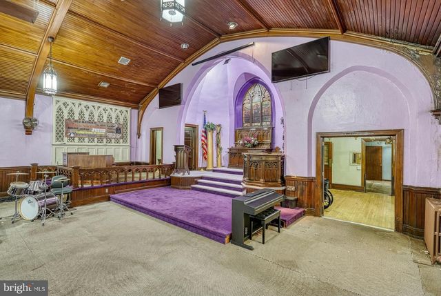 811 E MARKET ST, York, PA 17403