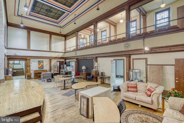 811 E MARKET ST, York, PA 17403