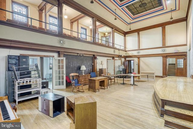 811 E MARKET ST, York, PA 17403