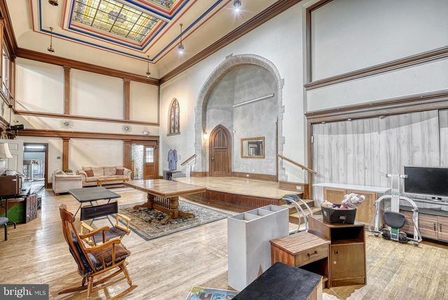 811 E MARKET ST, York, PA 17403