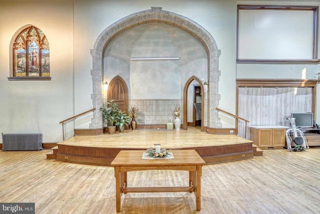 811 E MARKET ST, York, PA 17403