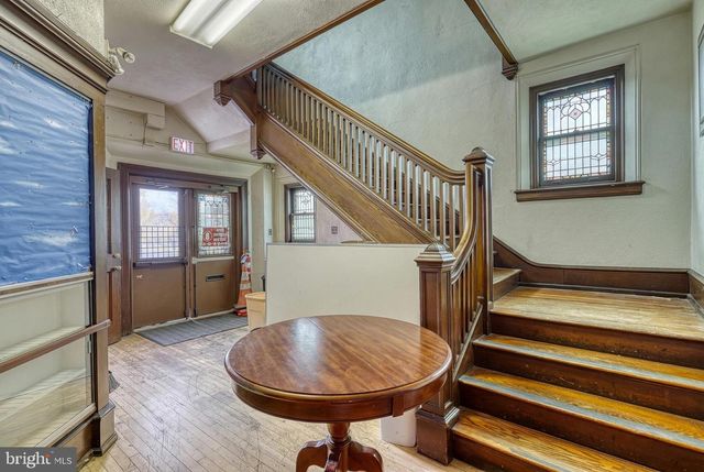 811 E MARKET ST, York, PA 17403