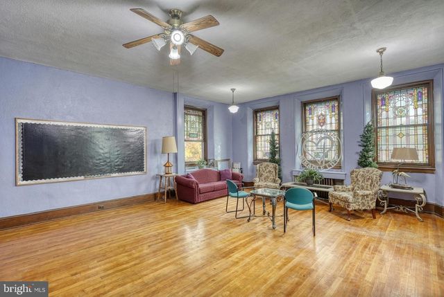 811 E MARKET ST, York, PA 17403