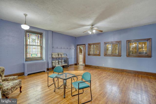 811 E MARKET ST, York, PA 17403