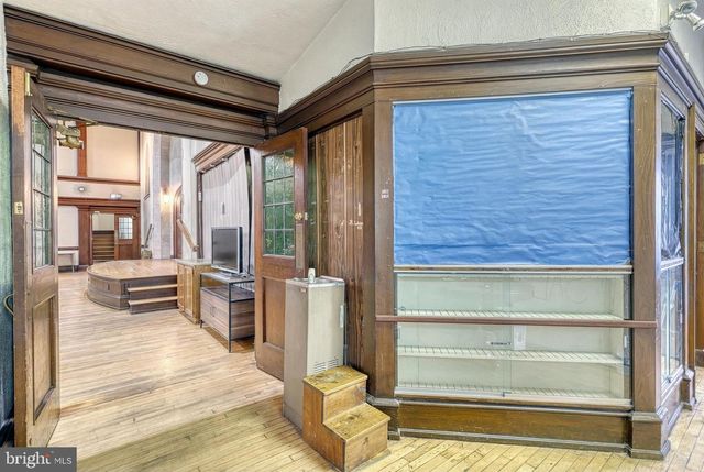 811 E MARKET ST, York, PA 17403