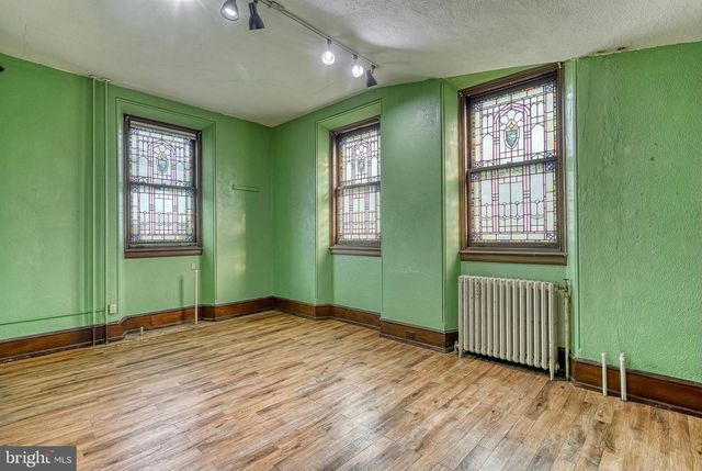 811 E MARKET ST, York, PA 17403