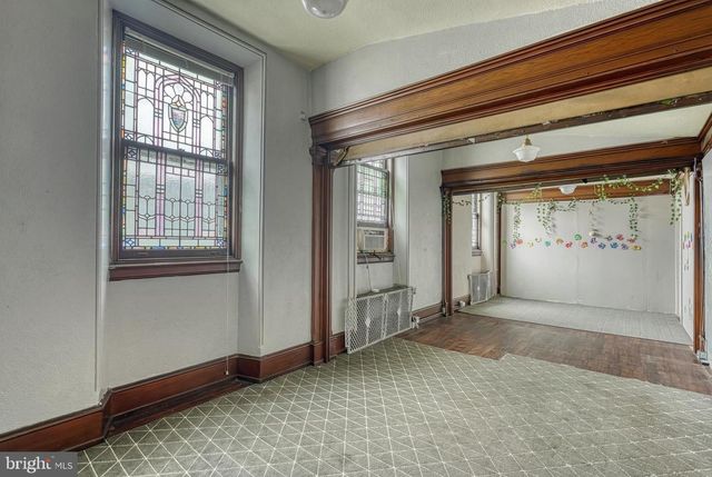 811 E MARKET ST, York, PA 17403