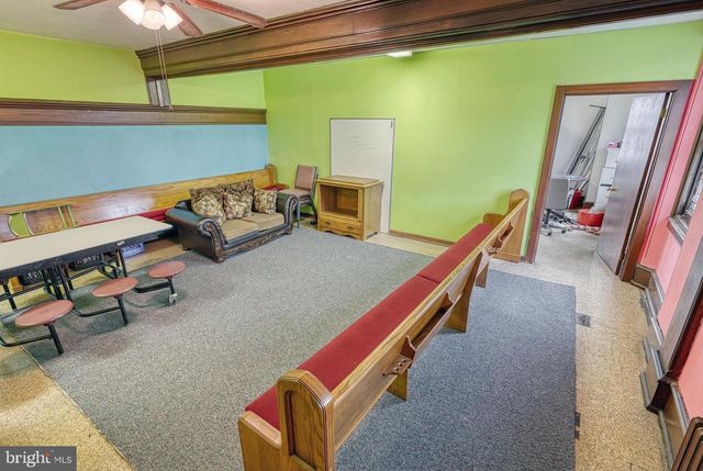 811 E MARKET ST, York, PA 17403