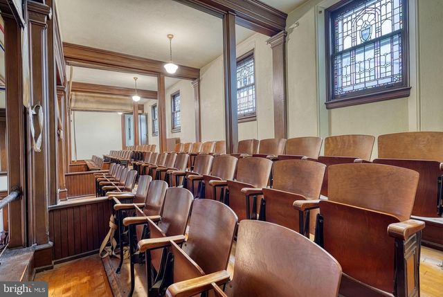 811 E MARKET ST, York, PA 17403