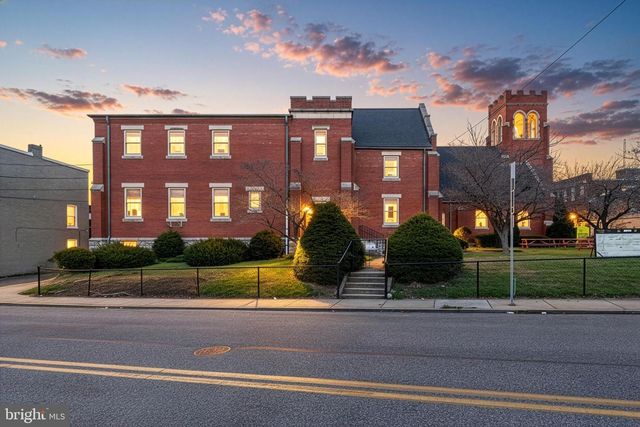 811 E MARKET ST, York, PA 17403