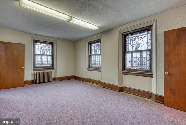 811 E MARKET ST, York, PA 17403