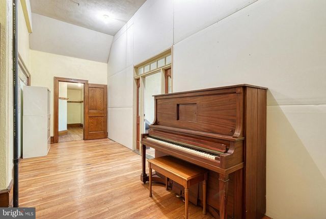 811 E MARKET ST, York, PA 17403