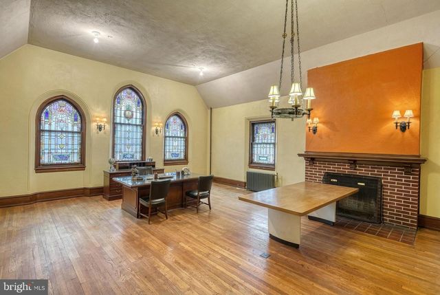 811 E MARKET ST, York, PA 17403