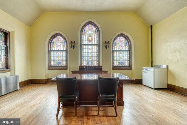 811 E MARKET ST, York, PA 17403