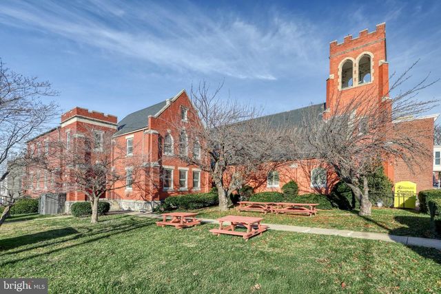 811 E MARKET ST, York, PA 17403