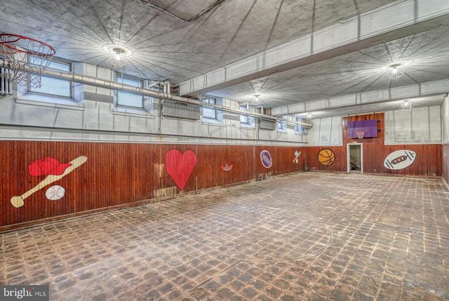 811 E MARKET ST, York, PA 17403