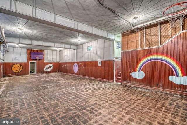 811 E MARKET ST, York, PA 17403