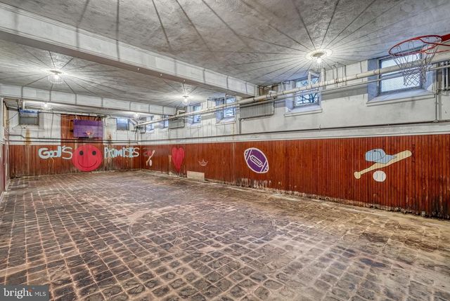 811 E MARKET ST, York, PA 17403