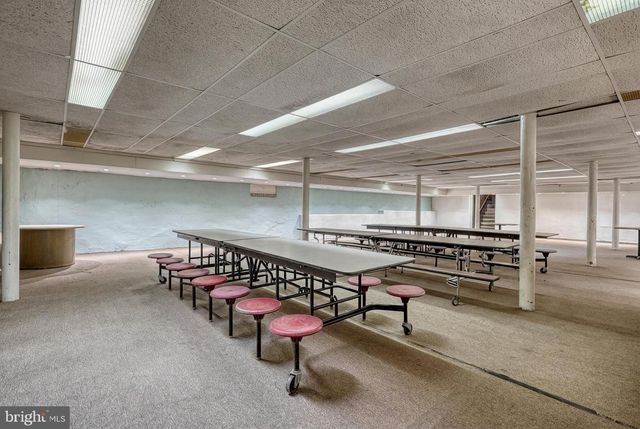 811 E MARKET ST, York, PA 17403