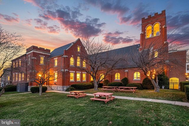 811 E MARKET ST, York, PA 17403