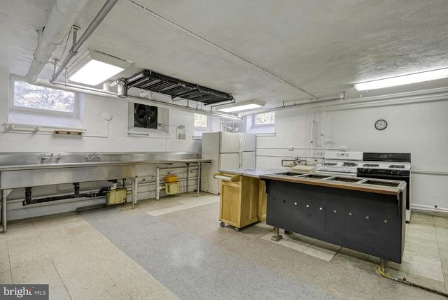 811 E MARKET ST, York, PA 17403