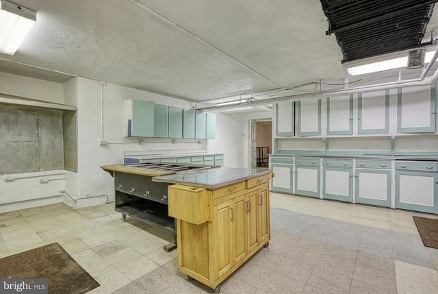 811 E MARKET ST, York, PA 17403