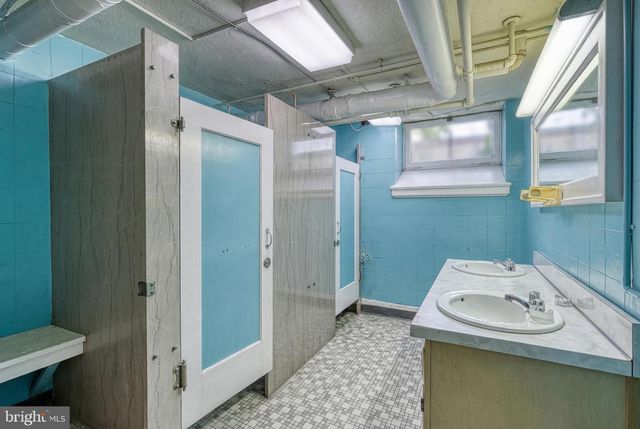 811 E MARKET ST, York, PA 17403