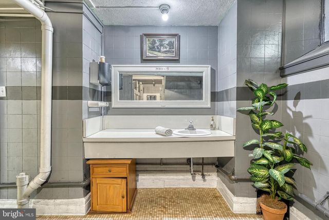 811 E MARKET ST, York, PA 17403