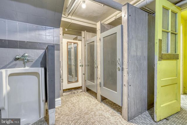 811 E MARKET ST, York, PA 17403