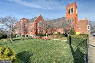 811 E MARKET ST, York, PA 17403